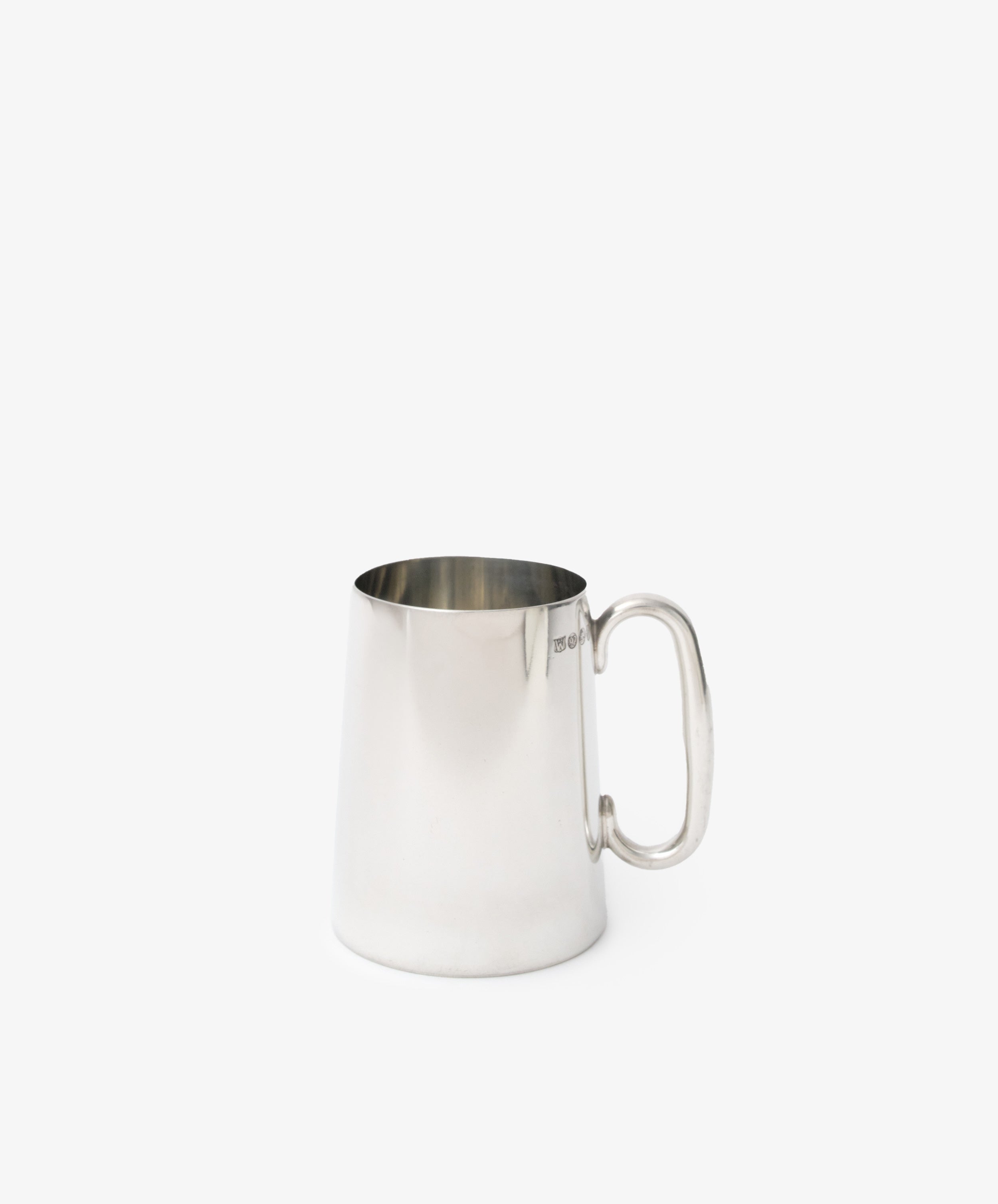 The Harry Tankard—a sleek, polished silver metal mug with handle—offers contemporary drinkware style, ideal for modern settings.