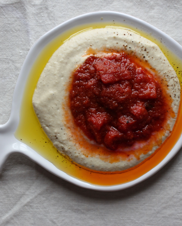 hummus mezze dish
